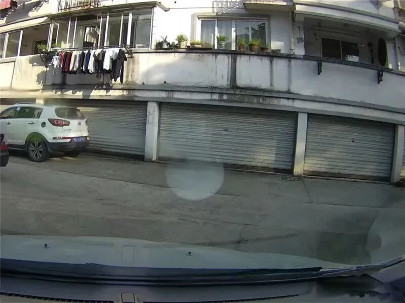 酒后挪车9米被驾照吊销，车主一气之下状告交警支队，交警：大哥你是真的牛！