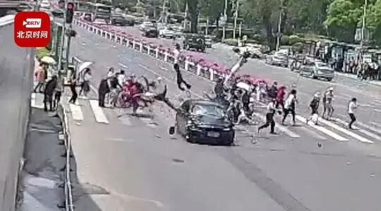 自己开的车撞死了自己，保险公司赔吗？法院判了