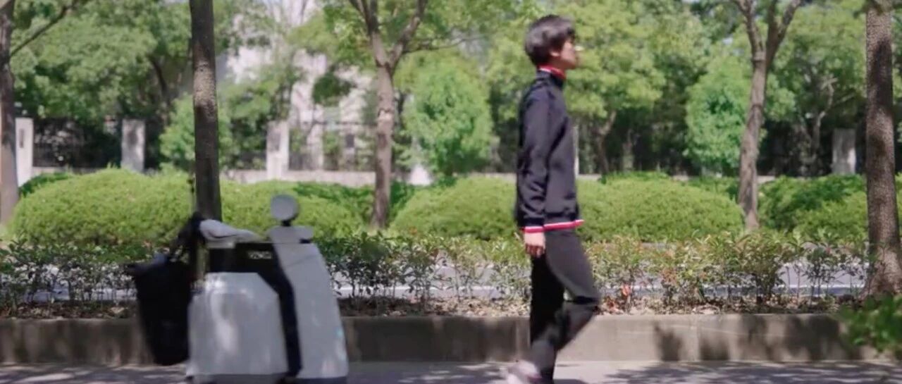 18高中生自学硬核DIY机器人：能拎包、随时跟踪、能当坐骑 |【经纬低调分享】