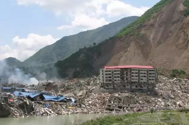 地震重建