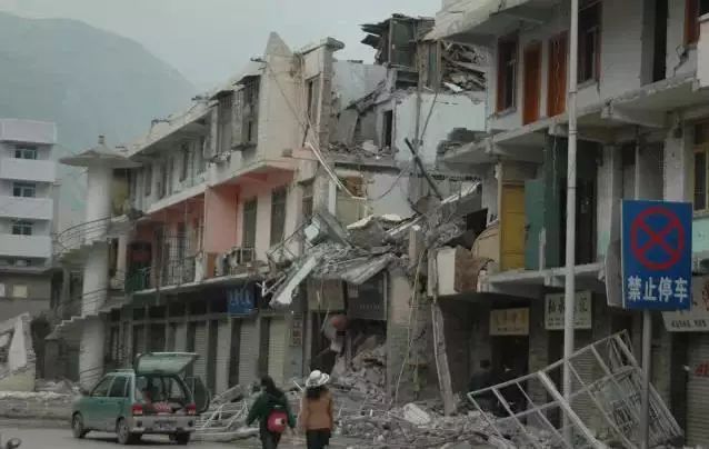 地震重建