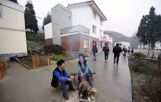 地震重建