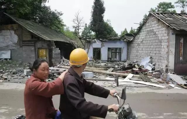 地震重建