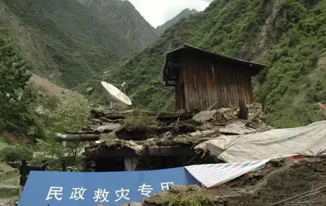 地震重建