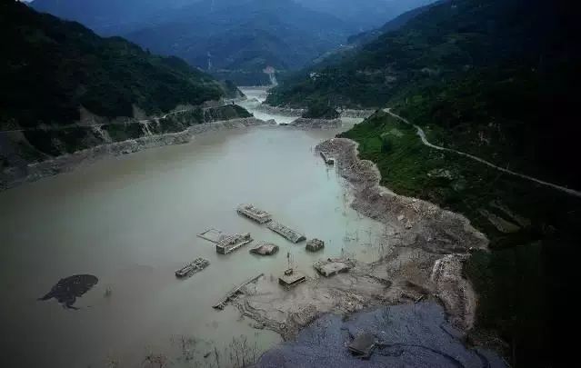 地震重建