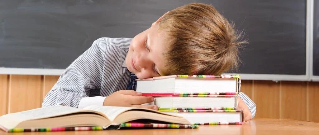 孩子经常熬夜，应该多吃些什么呢？爸妈赶紧来看看！