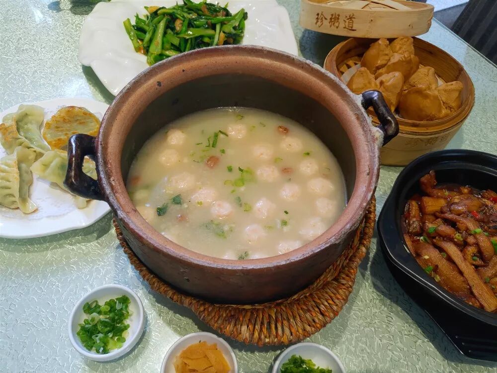 珍粥道 5店通用 仅69 9元抢超值3人餐 手打虾滑生滚砂锅粥 豉汁叉烧皇 水晶虾饺皇 干炒牛河 煎饺 松北吃喝玩乐