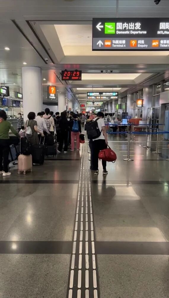 美飞中国机票飙天价，中国赴美航班却呈票价低爆满之势（图） - 1