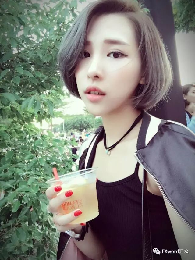 这个像一束焰火般的女子，谁能将这火高举