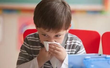 秋天是过敏性鼻炎高发期，不想加重病情，就做好3个预防措施