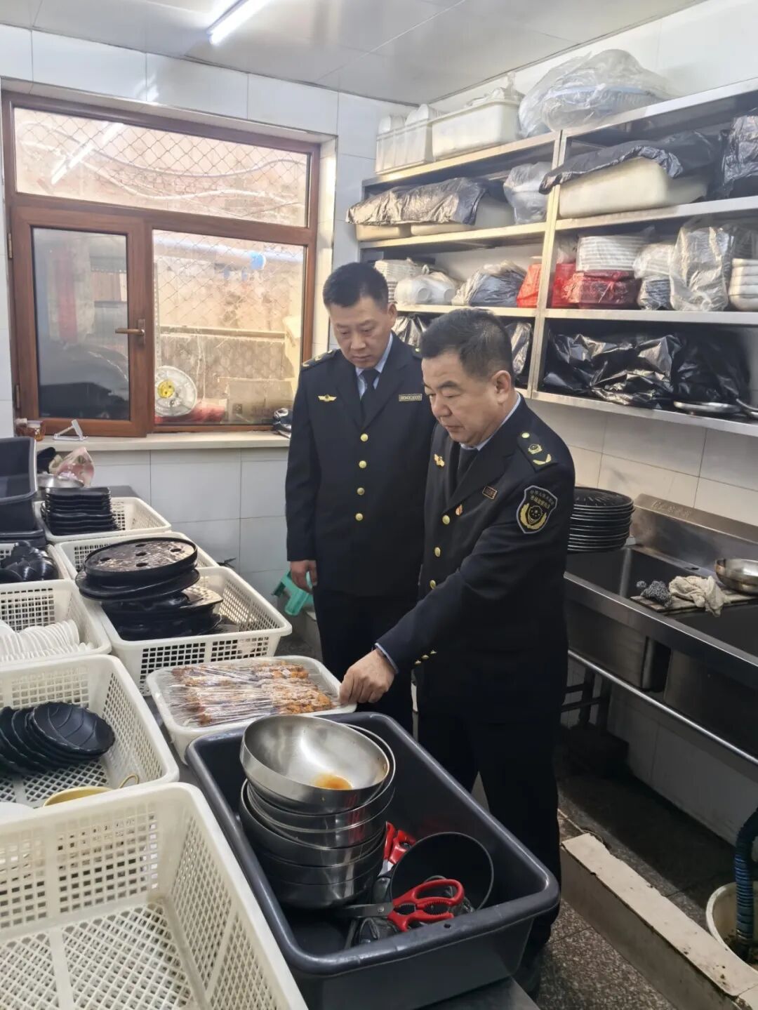_以“坚守”换“安心” “市监蓝”织密安全防护网（四）_以“坚守”换“安心” “市监蓝”织密安全防护网（四）