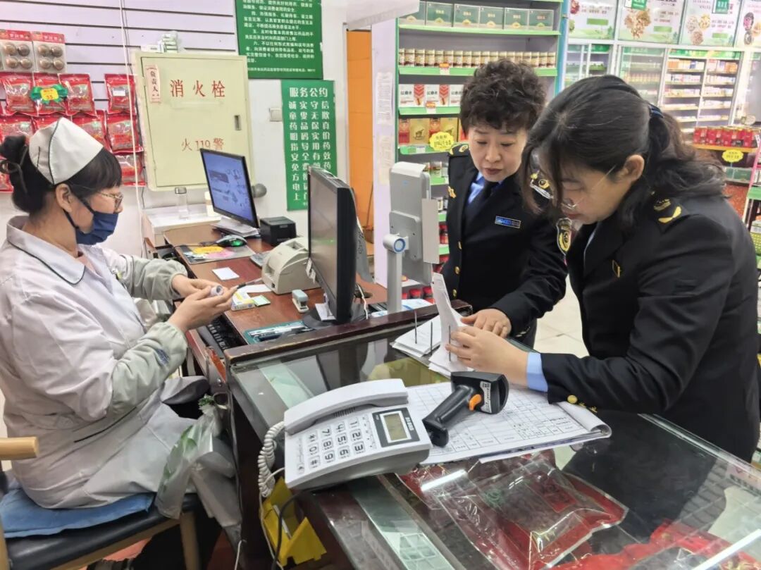 以“坚守”换“安心” “市监蓝”织密安全防护网（三）__以“坚守”换“安心” “市监蓝”织密安全防护网（三）
