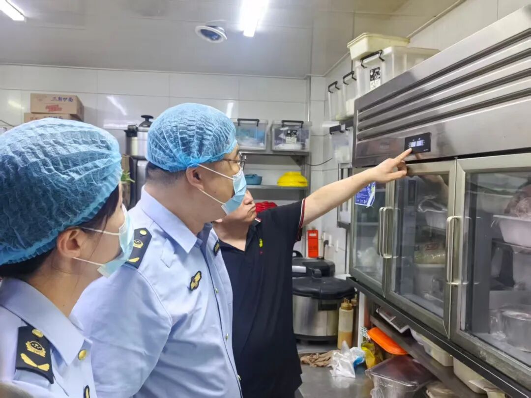 清风护夏·市监同行丨清风夏日护食安 网红外卖突击检查在行动（第二期）_清风护夏·市监同行丨清风夏日护食安 网红外卖突击检查在行动（第二期）_