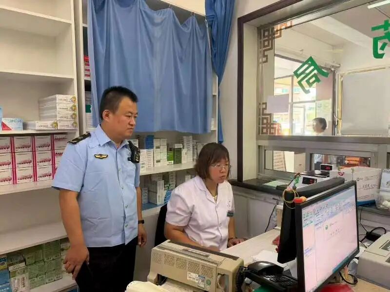 _清风护夏·市监同行丨百日攻坚促监管  筑牢夏季药品安全防线_清风护夏·市监同行丨百日攻坚促监管  筑牢夏季药品安全防线