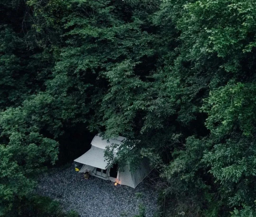 世界顶级露营地，谈情/说爱/探险/野宴，总有一个适合你