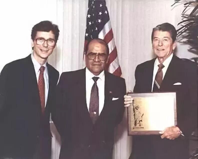 美國(guó)最偉大的老師 將400個(gè)流氓送進(jìn)了哈佛耶魯