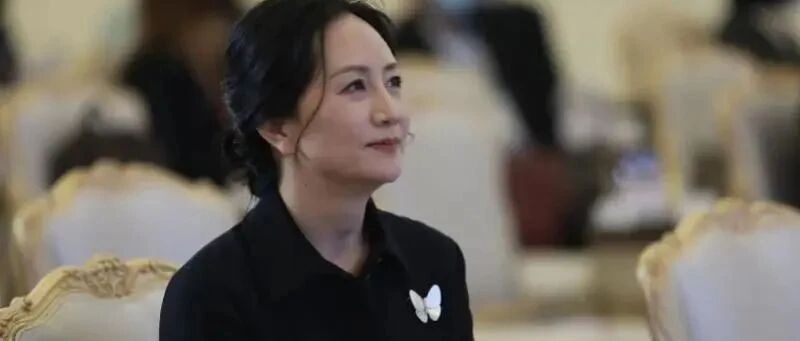 华为年度发布会，孟晚舟因何戴了一枚蝴蝶胸针？