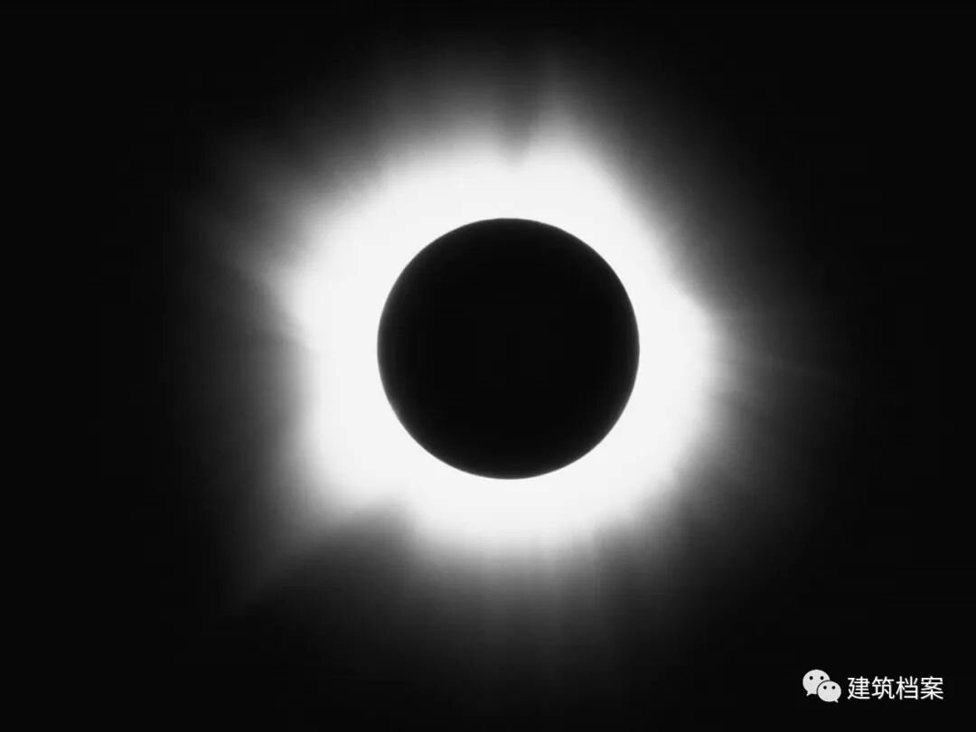 建筑的去中心化思考