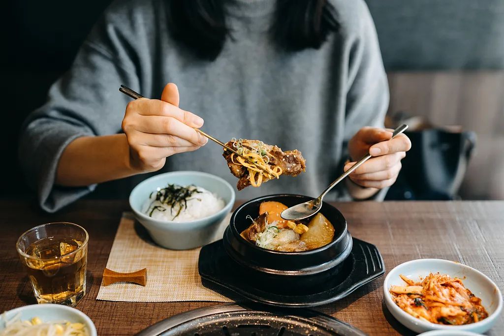 按時(shí)按點(diǎn)吃飯有多重要，照著這張時(shí)間表看就對(duì)了！