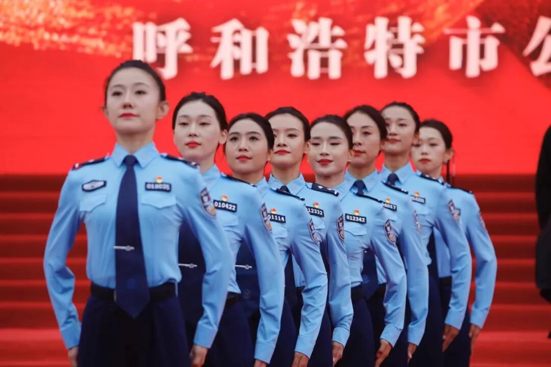 忠诚颂歌•礼赞华诞——呼和浩特市公安局隆重举办庆祝中华人民共和国成立75周年主题合唱汇演活动 第2张