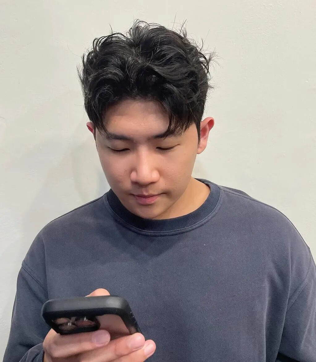 男生春天发型别乱剪，这3款造型时髦帅气，值得尝试！