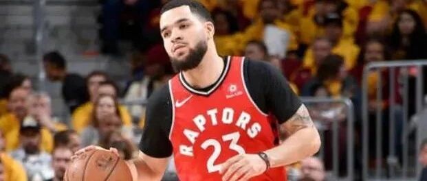 太炸了！0.8秒足够！范乔丹投中超远压哨三分，卫冕机会大增？