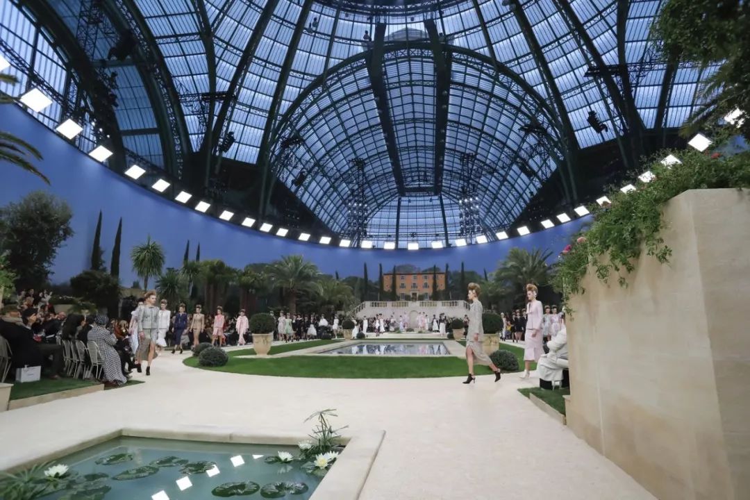 穿越回十八世紀的法式花園，Chanel的優雅與不羈在此綻放 時尚 第7張