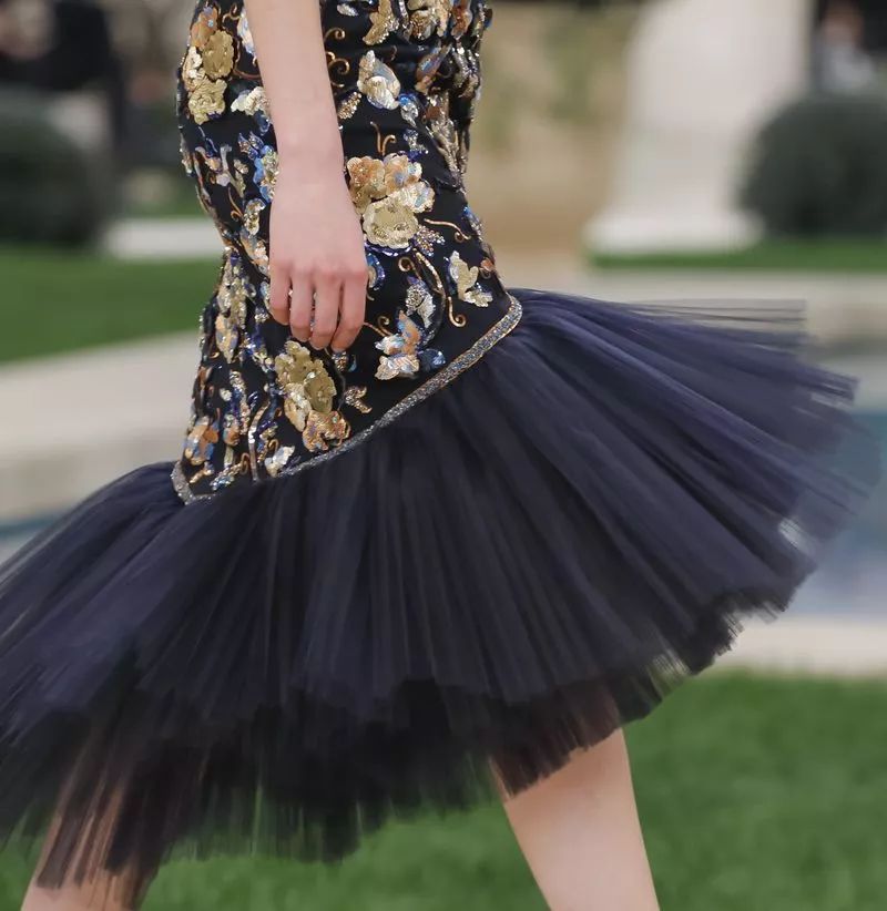穿越回十八世紀的法式花園，Chanel的優雅與不羈在此綻放 時尚 第47張