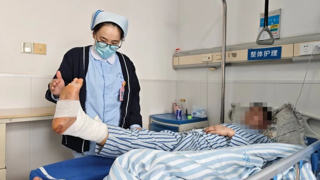 病房的床怎么摇起来骨病患者住院不用“摇人”！无陪护病房：躺平，剩下的交给我们_https://www.jmylbn.com_新闻资讯_第6张