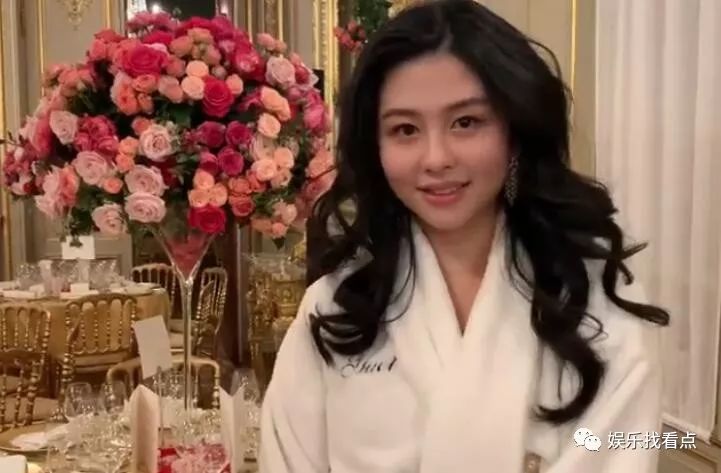 邱淑贞女儿与李连杰女儿谁更美 巴黎名媛舞会让人大饱眼福 娱乐新闻