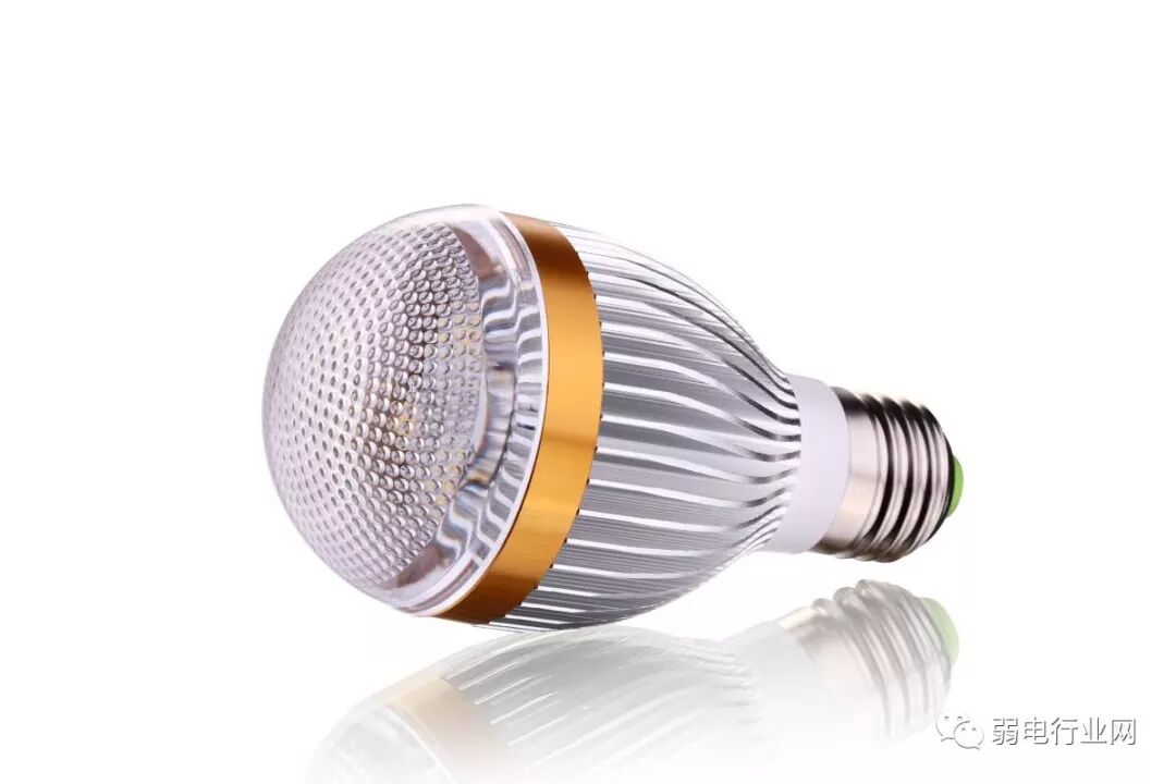 家里電燈關(guān)掉后一直閃爍，電工一下午終于找到了原因！的圖3