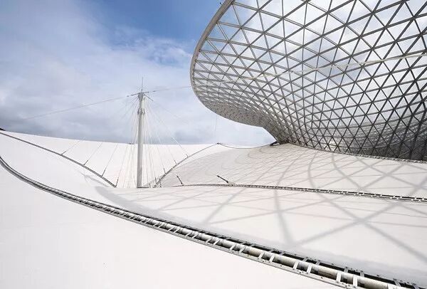 上海世博会主入口的世博轴