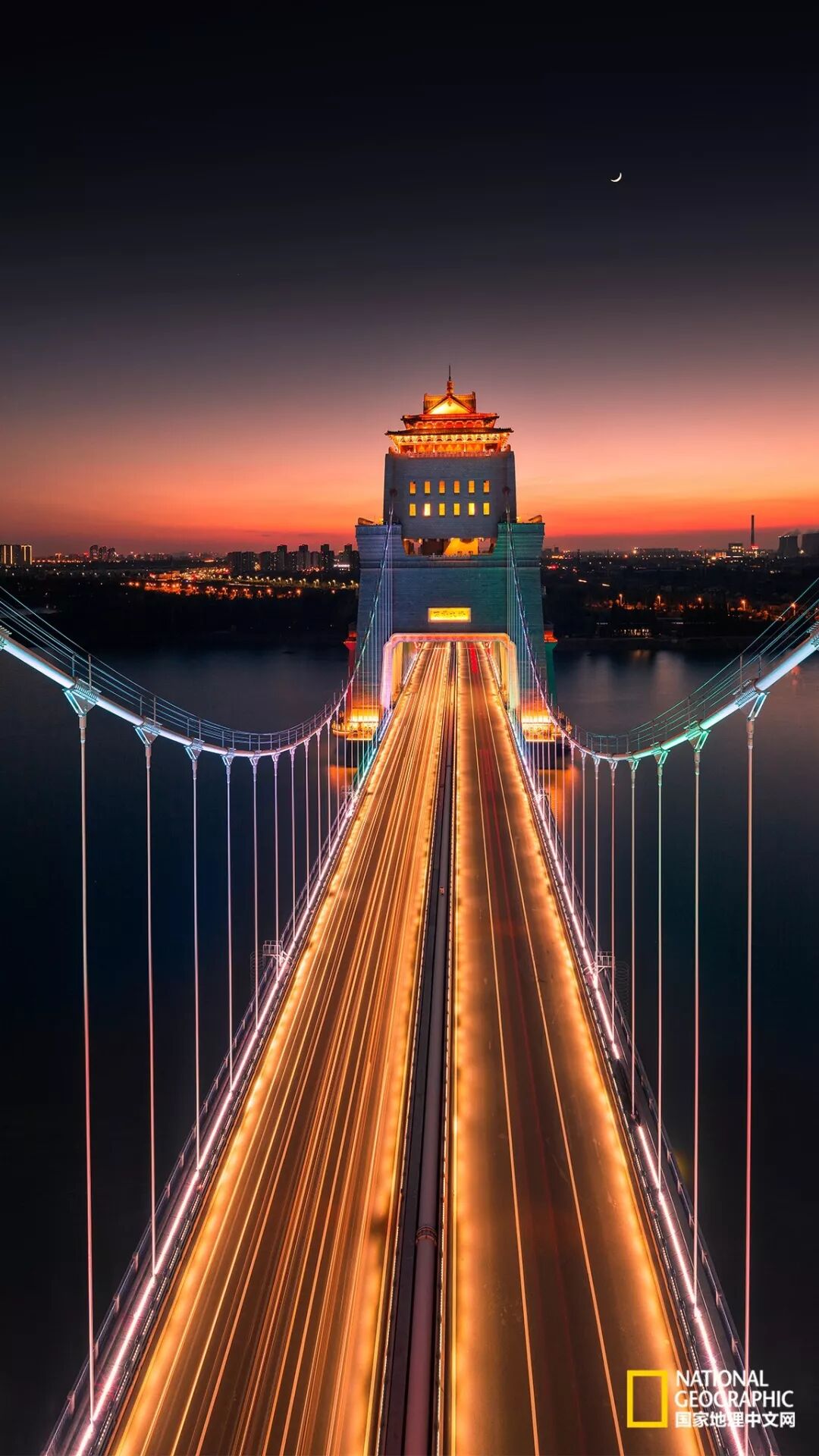 溢彩的万福大桥万福大桥位于扬州城东部,横跨淮河入江主河道廖家沟,全