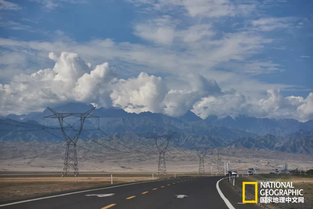 独库公路7月下起了大雪