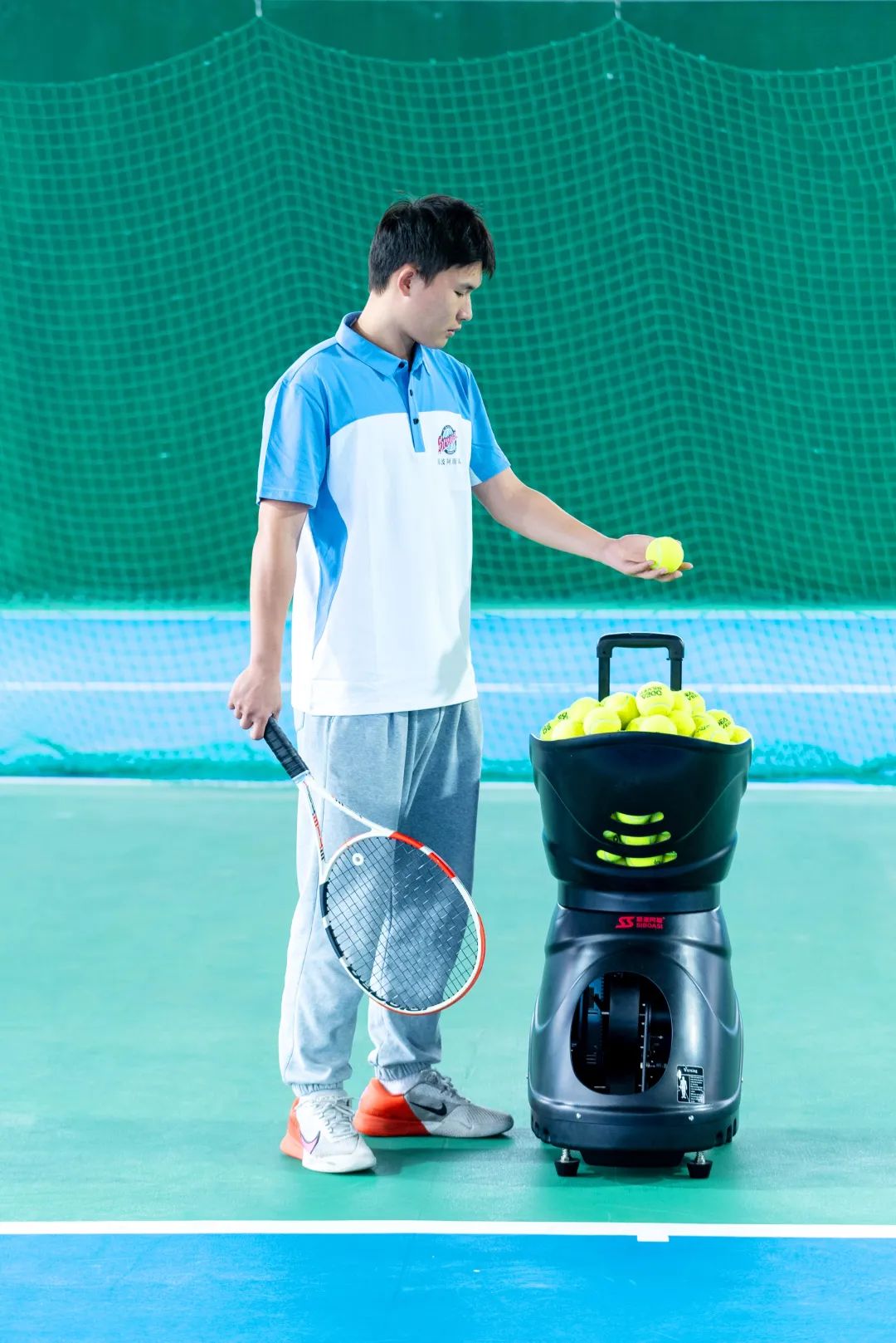 Tennis Serving Machine