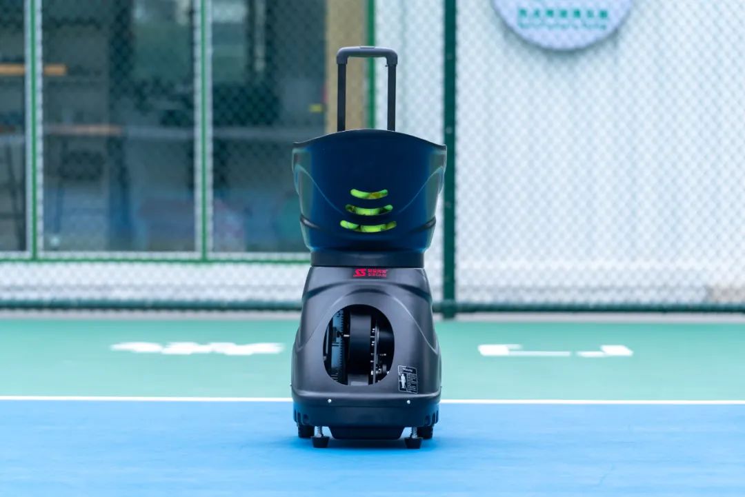 Tennis Serving Machine