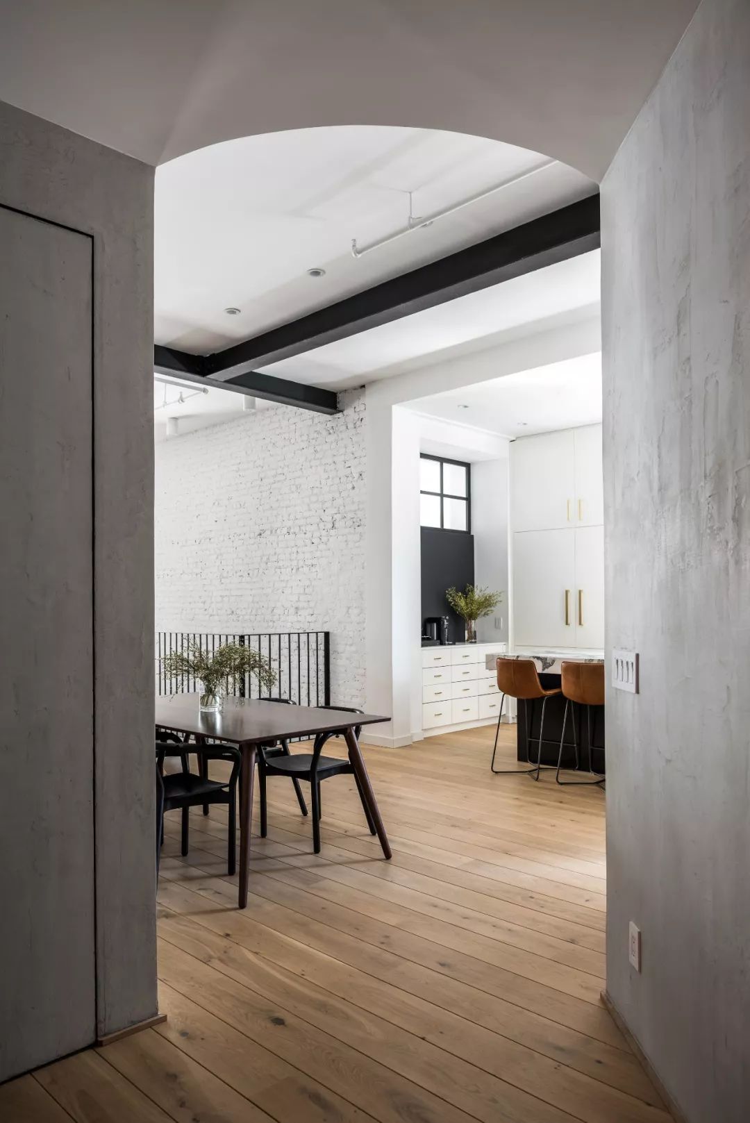 LOFT 裝什麼調調？簡約風、工業風、高級灰樣樣行 家居 第24張