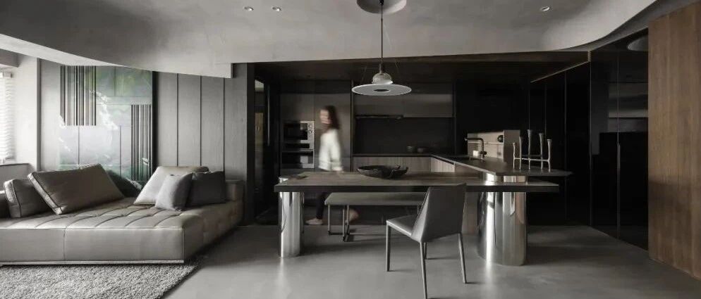 66m² 一居室，没有一段墙角是直的，却美得冒泡