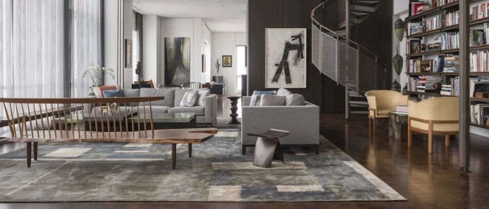 590㎡的顶层公寓，6.7m高的客厅做个LOFT当书架，这工业风太有格调了！