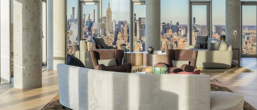 毛坯感的顶层公寓，三种软装陈设，个个都很高级