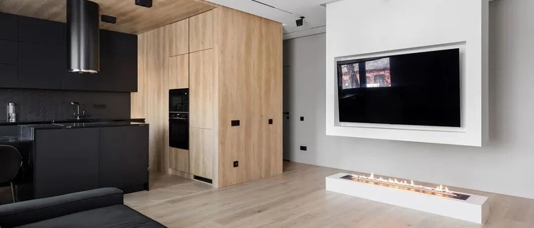 原木＋高级黑，客厅电视墙这样设计太巧妙了