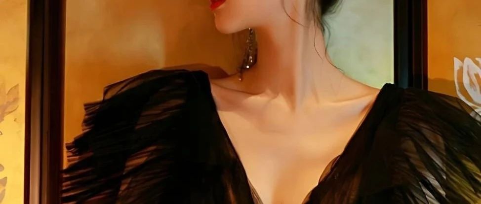 王玉雯身穿刺绣白色连衣裙,好身材根本藏不住!