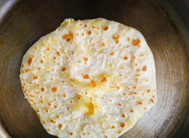 鸡蛋灌饼的做法，饼胚这样做，张张鼓大泡！外酥里软