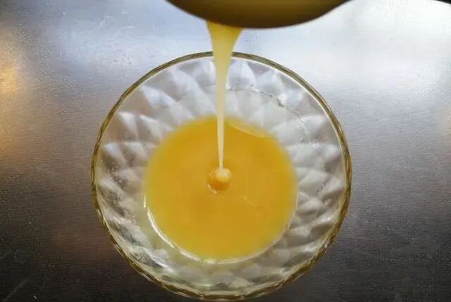 鸡蛋灌饼的做法，饼胚这样做，张张鼓大泡！外酥里软