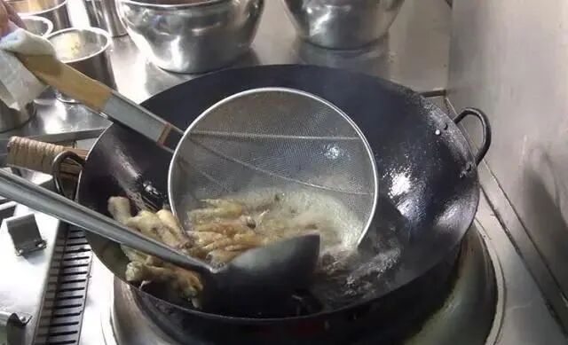 虎皮鸡爪的制作方法和配料，两个要点，中火煮鸡爪，浸泡够时间！