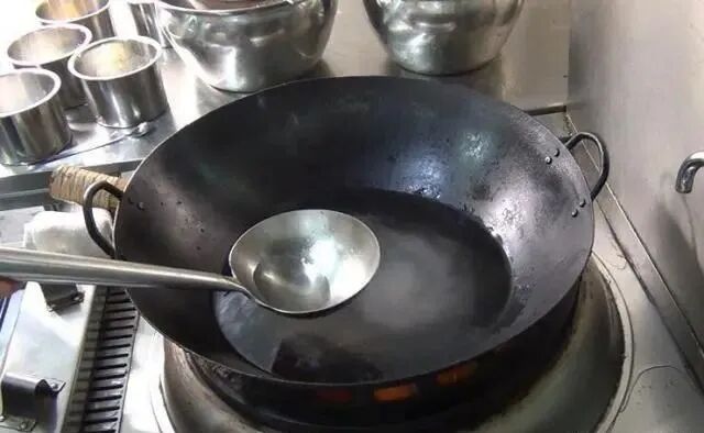 虎皮鸡爪的制作方法和配料，两个要点，中火煮鸡爪，浸泡够时间！