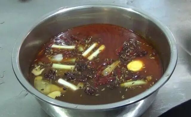 虎皮鸡爪的制作方法和配料，两个要点，中火煮鸡爪，浸泡够时间！