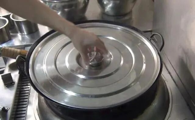 虎皮鸡爪的制作方法和配料，两个要点，中火煮鸡爪，浸泡够时间！