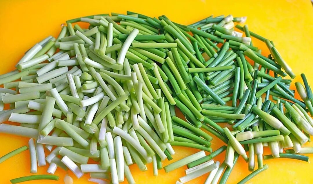 【每日一菜】—— 红烧肉炒蒜苔