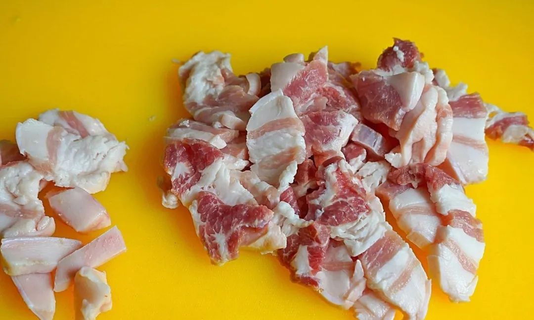 【每日一菜】—— 红烧肉炒蒜苔